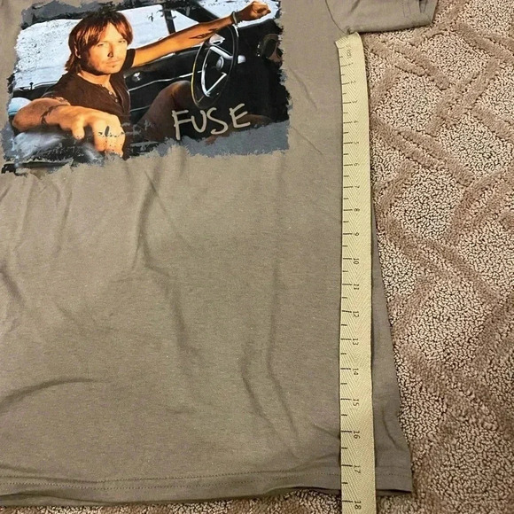 Keith Urban Fuse Tour Concert T-Shirt - Picture 4 of 6